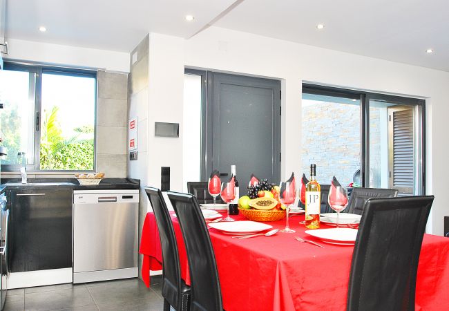Villa Waikiki (Albufeira) Villa Waikiki (Albufeira)