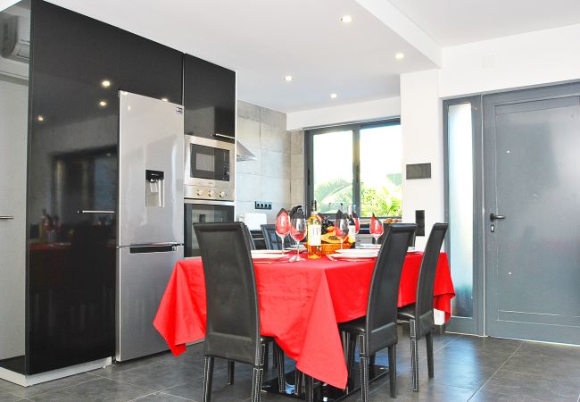 Villa Waikiki (Albufeira) Villa Waikiki (Albufeira)