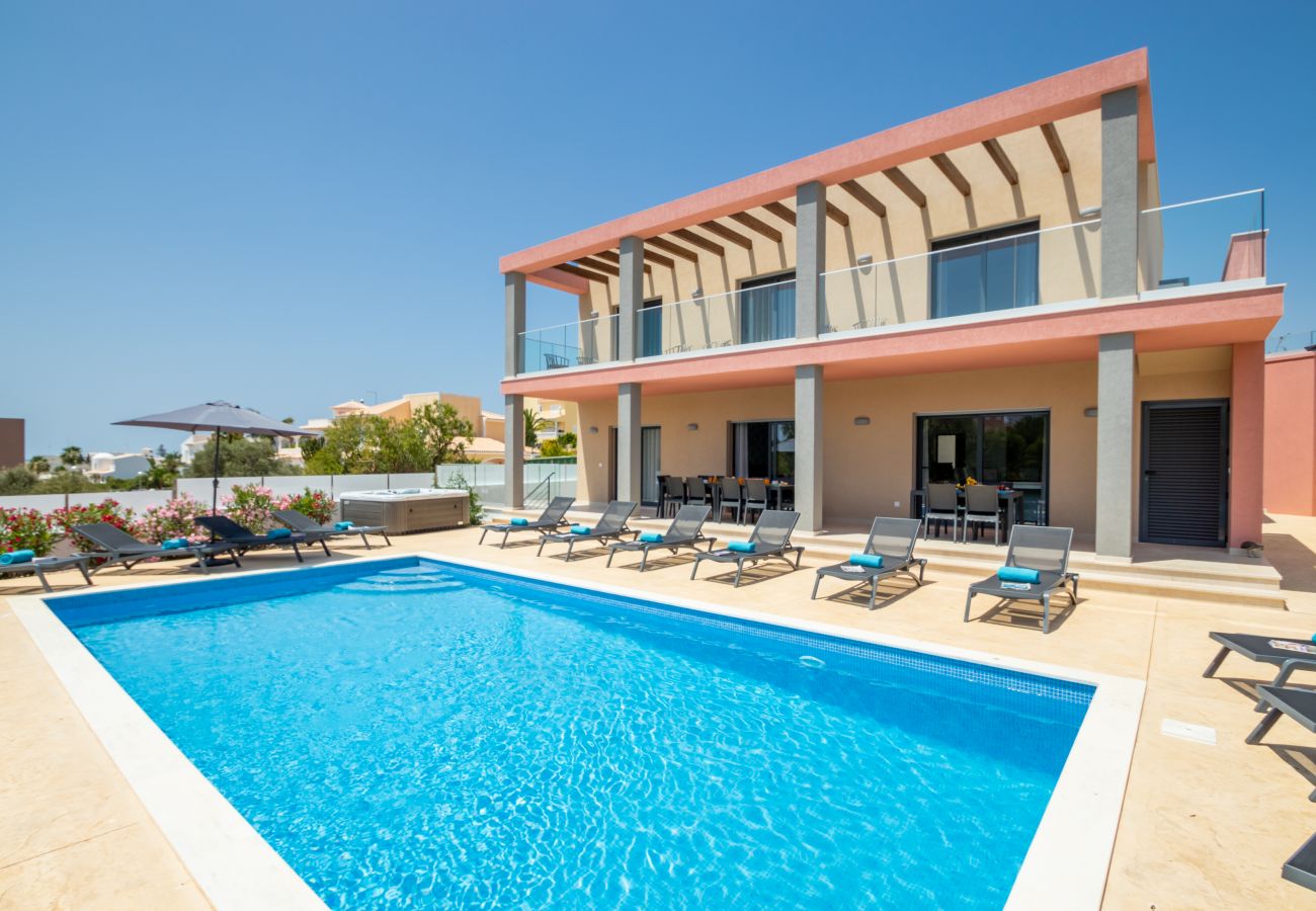 Villa em Armação de Pêra - Villa Riviera