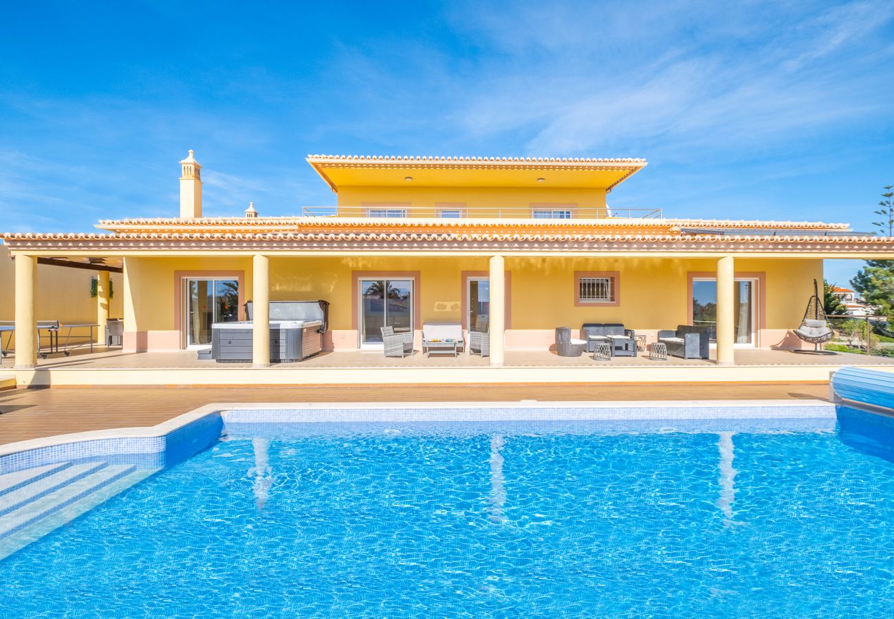 Villa in Carvoeiro - Villa Golden Bay