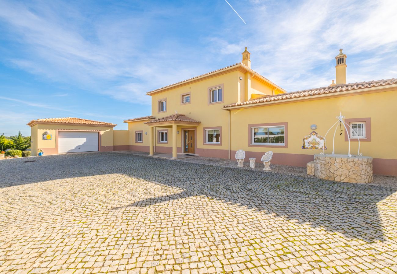 Villa in Carvoeiro - Villa Golden Bay